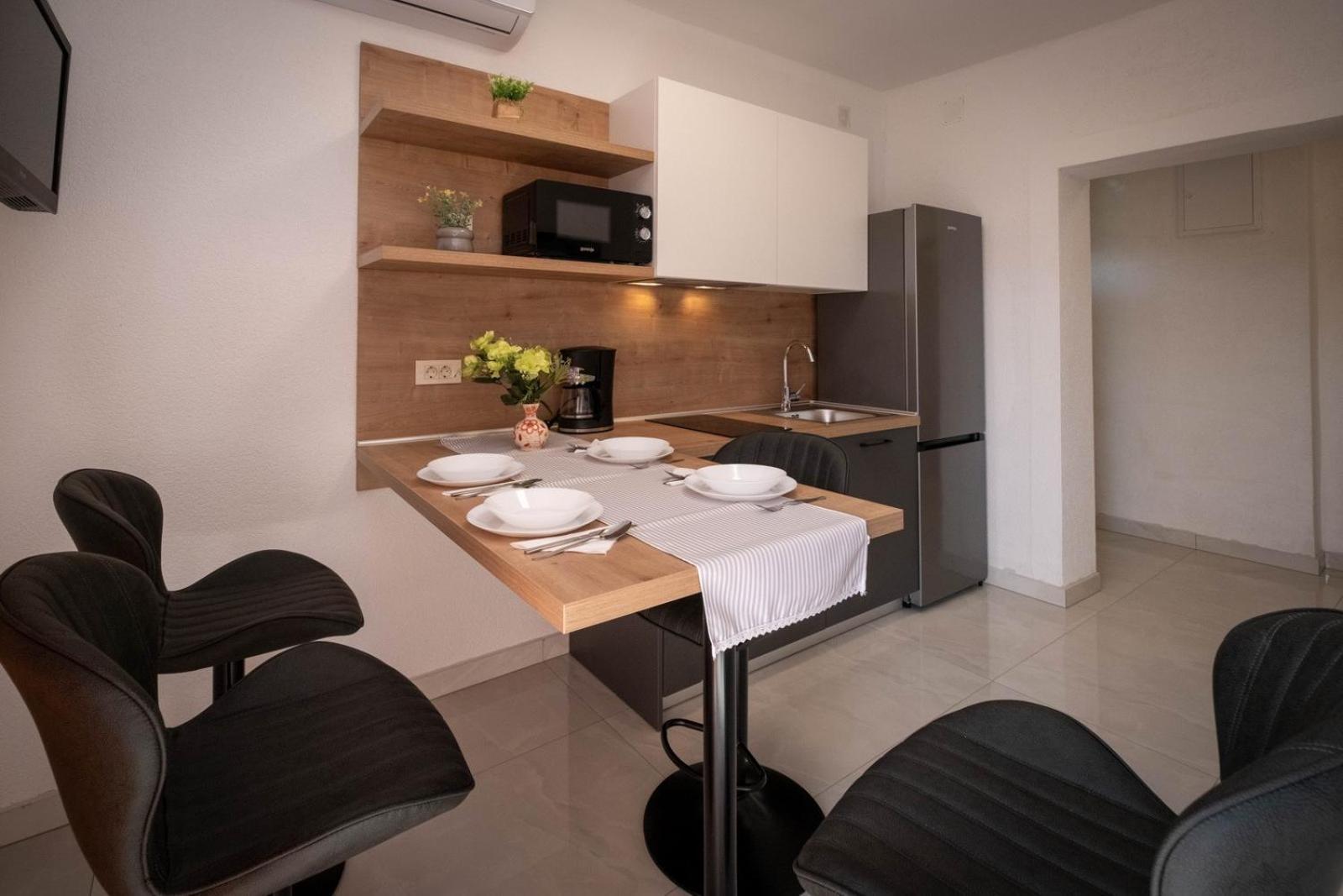 Apartments Serbecic Малинска Экстерьер фото